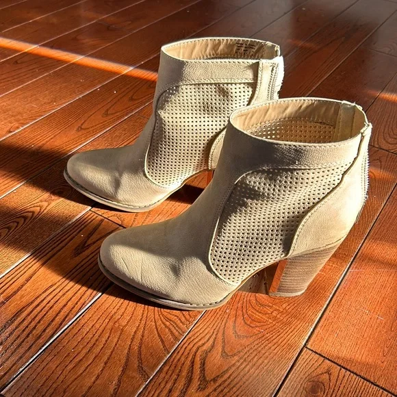 Call it Spring Booties - Picture 1 of 4